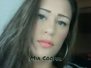 Mia_Cooper