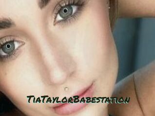 TiaTaylorBabestation