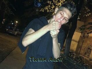 Twink_Aron
